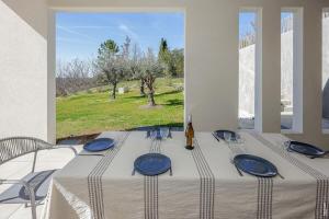 Villas VILLA LE BELVEDERE-DESIGN-PISCINE-VUE-GAILLAC : photos des chambres