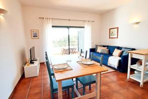 Relax and unwind : pool, garden, beach & city