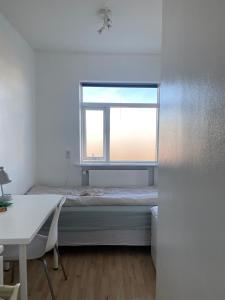 Well located 2-bedroom condo with a balcony