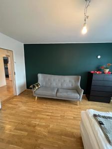 Well located 2-bedroom condo with a balcony