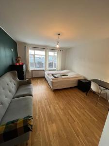 Well located 2-bedroom condo with a balcony