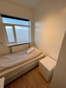 Well located 2-bedroom condo with a balcony