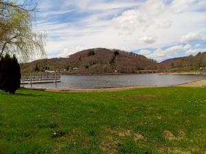 Chalet rustique à La Salvetat-sur-Agout avec vue montagne