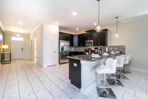 Pool - Spa - Game Room - Free Water Park - Close to Disney!