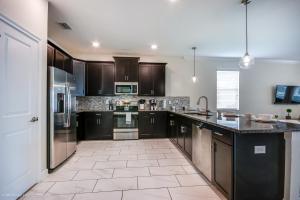 Pool - Spa - Game Room - Free Water Park - Close to Disney!