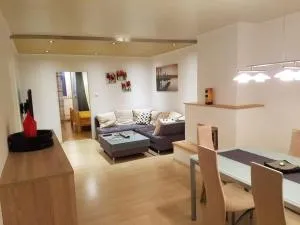 Esslinger Hauptstr Spacious apartment with loggia - Raasdorf