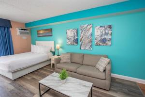 Direct Oceanfront Sea Mist Resort 21105