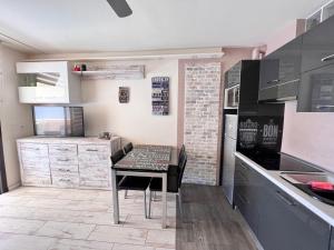 Golden Paradise Seaview