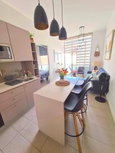 Depto nuevo Full equipado - Estacionamiento - Plaza Egaña, Ñuñoa