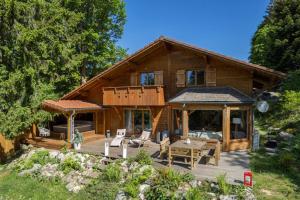 Chalets L’Ecrin Blanc – Cocon familial avec jacuzzi et salle de jeux : photos des chambres