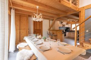 Chalets L’Ecrin Blanc – Cocon familial avec jacuzzi et salle de jeux : photos des chambres