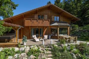 Chalets L’Ecrin Blanc – Cocon familial avec jacuzzi et salle de jeux : photos des chambres