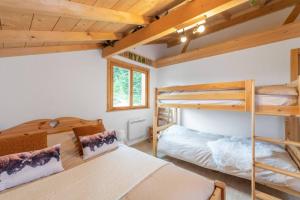 Chalets L’Ecrin Blanc – Cocon familial avec jacuzzi et salle de jeux : photos des chambres