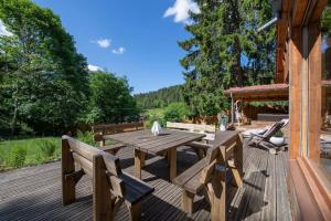 Chalets L’Ecrin Blanc – Cocon familial avec jacuzzi et salle de jeux : photos des chambres