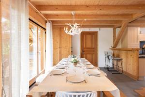 Chalets L’Ecrin Blanc – Cocon familial avec jacuzzi et salle de jeux : photos des chambres