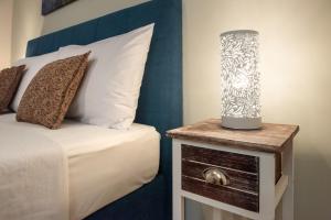 Blue Ark Gate to History