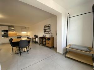 Appartements B32- T3-Les Hauts du Port-parking-clim-wifi-50m du port : photos des chambres