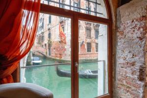 Casa Manina sul Ponte - Your private Canal View