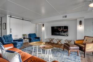 The Shorewood Lakeside Oasis, Pet-Friendly Getaway