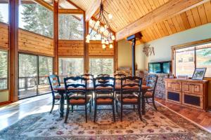 One Moose Lodge with Hot Tub in Tahoe Donner