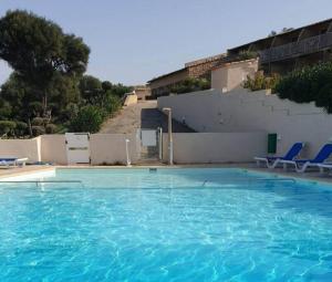 Maisons de vacances mini villa 72, residence avec piscine. : photos des chambres