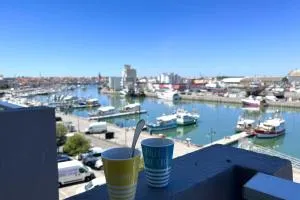 Pretty and bright studio with view on the harbor - La Chaume