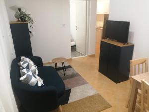 KN House with two apartments near sea