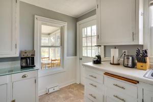 Snowmobile Trail On-Site Lakefront Mound Apt!