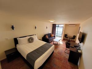 City of Sails Motel