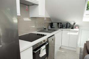 Walnut Flats-F3, 1-Bedroom with Stunning Garden View, AC, Parking, Netflix, WIFI - Close to Oxford, Bicester & Blenheim Palace