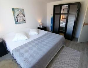 Apartments with parking space Dajla, Novigrad - 6935