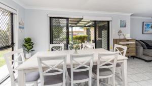 Family Holiday Home At Sandstone Point