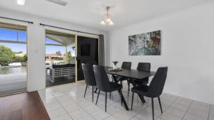 Pentas Paradise On The Canal