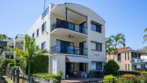 Modern Unit With Penthouse Views