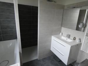 Maisons de vacances Maison spacieuse a Notre-Dame-de-Monts, proche plage, 3 chambres, terrasse et parking securise - FR-1-540-179 : photos des chambres