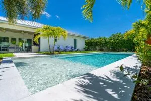 Luxury House 4 beds heated Pool w Jaccuzzi - Normandy Shores