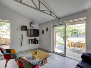 Gîte confortable avec jardin privé à Balbigny - FR-1-496-282