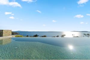 Villa Thalassa, Beachfront, Private Pool & Sunset Views by Explore Andros