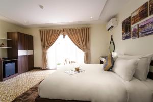 Phòng Loại Sang Giường Lớn (Deluxe King Room)