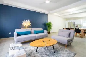 Modern 3BR Home with Own Private Pool - Koolbaai