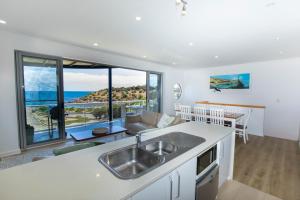 Shearwaters Apartment Waterfront Accomodation