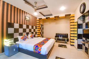 FabHotel Prime Rockstar Suites - Nr Park Circus 7 Point