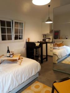 Studio dans propriété avec piscine chauffée