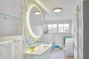 Junior Suite with Sea View room in Seeschloss Sellin