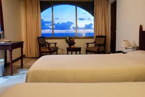 Paradise Isle Beach Resort