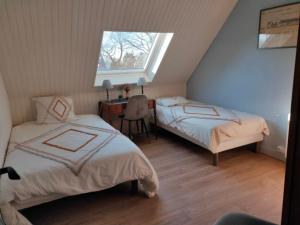 B&B / Chambres d'hotes Maison Avel Glaz : Chambre Double avec Salle de Bains Commune