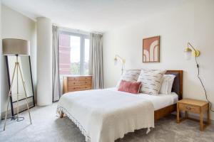 Back Bay 2BR2B steps from Prudential Center BOS-410