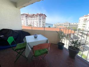 Appartements Hendaye plage charmant studio 2pers avec grande terrasse vue mer : photos des chambres