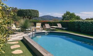 Villas Superbe Villa climatisee, piscine, vue colline : photos des chambres
