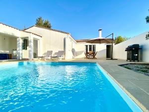 Maisons de vacances Acacias belle maison avec Piscine chauffee et Sauna : photos des chambres